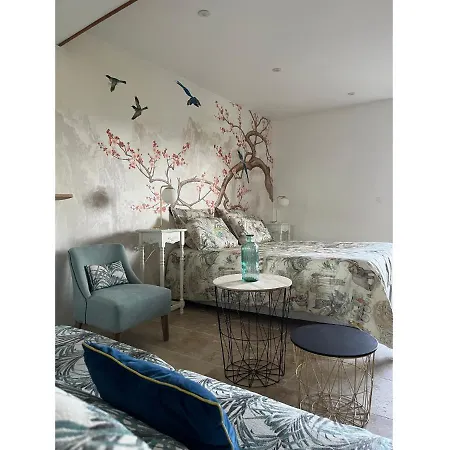 D'hotes De La Plano Bed & Breakfast